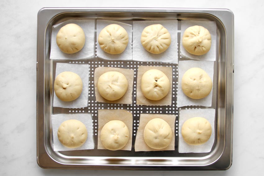 Aufgegangene Baozi vor dem Dämpfen.