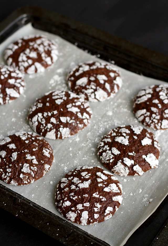 Chocolate Crinkle Cookies backen