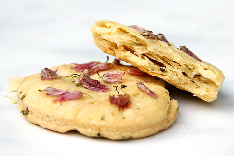 Cracker Kekse mit frischen Kräutern Rezept