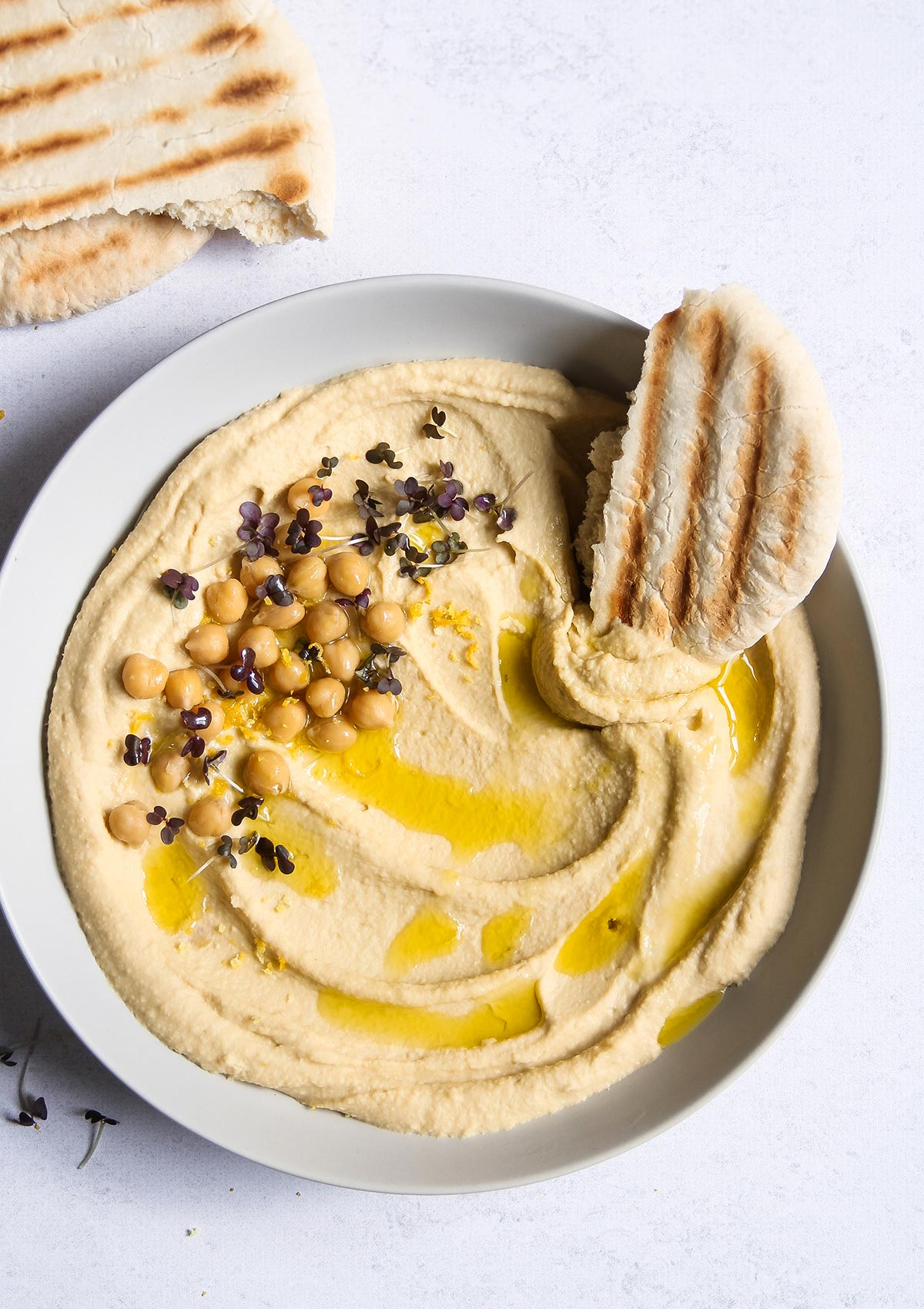 Cremiges Hummus in Schale