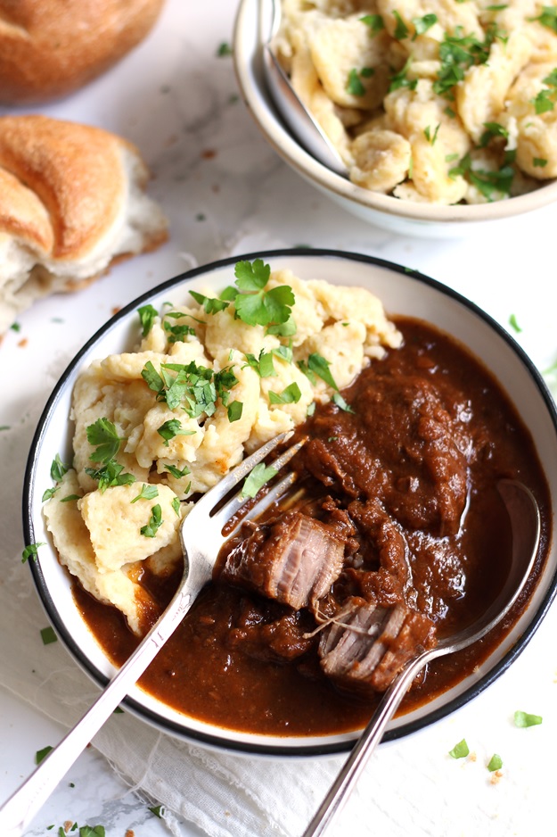 Das beste Wiener Saftgulasch mit Nockerl Rezept