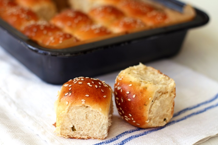 Dinner Rolls mit Salbei und brauner Butter