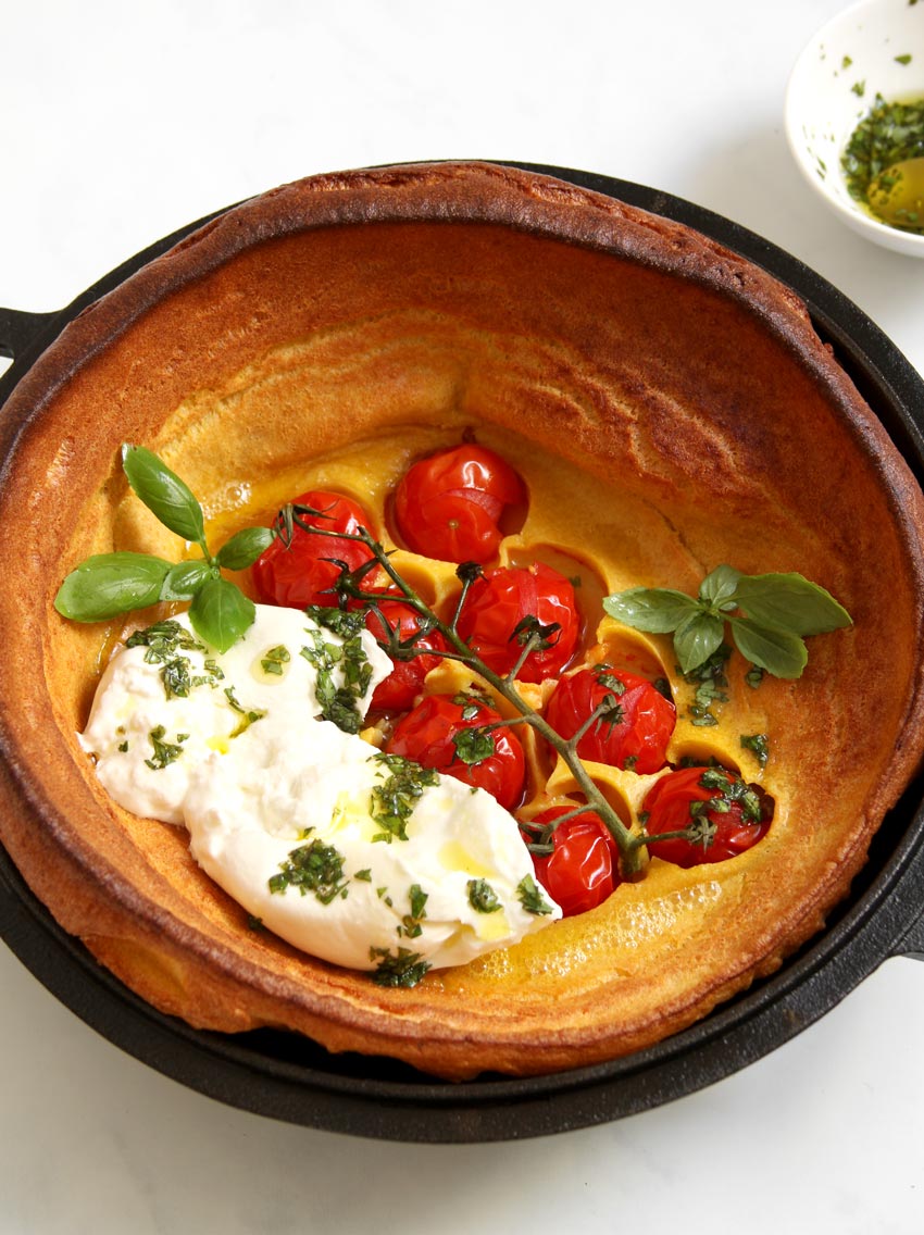 Dutch Baby mit Tomaten und Burrata