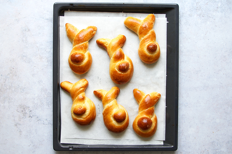 Einfache Teig-Osterhasen - mit Video » Taste of Travel