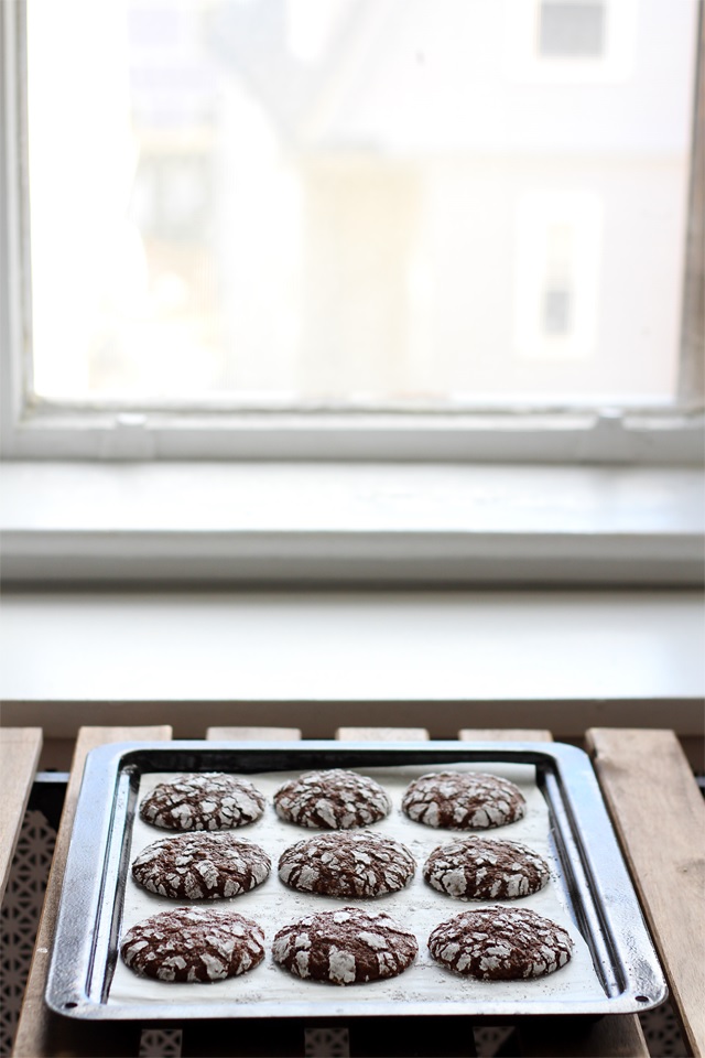 Einfache Chocolate Crinkle Cookies