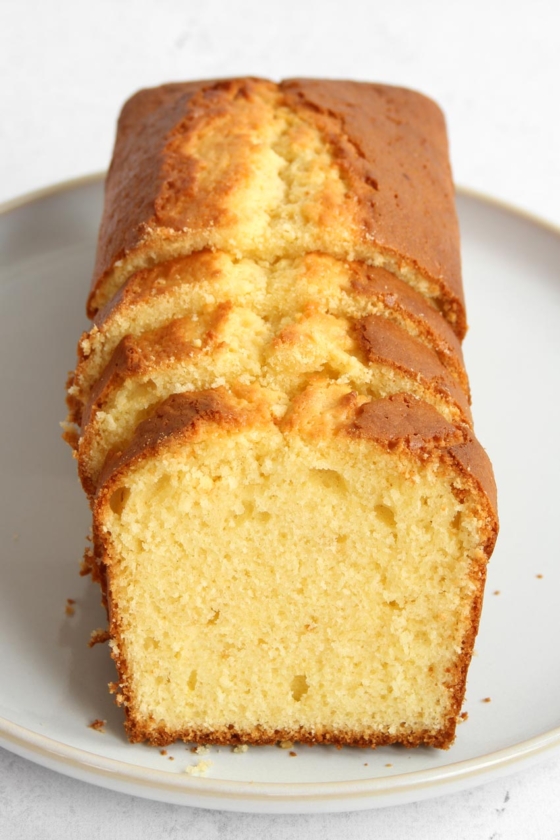 Einfacher Zitronenkuchen (weich und saftig) » Taste of Travel