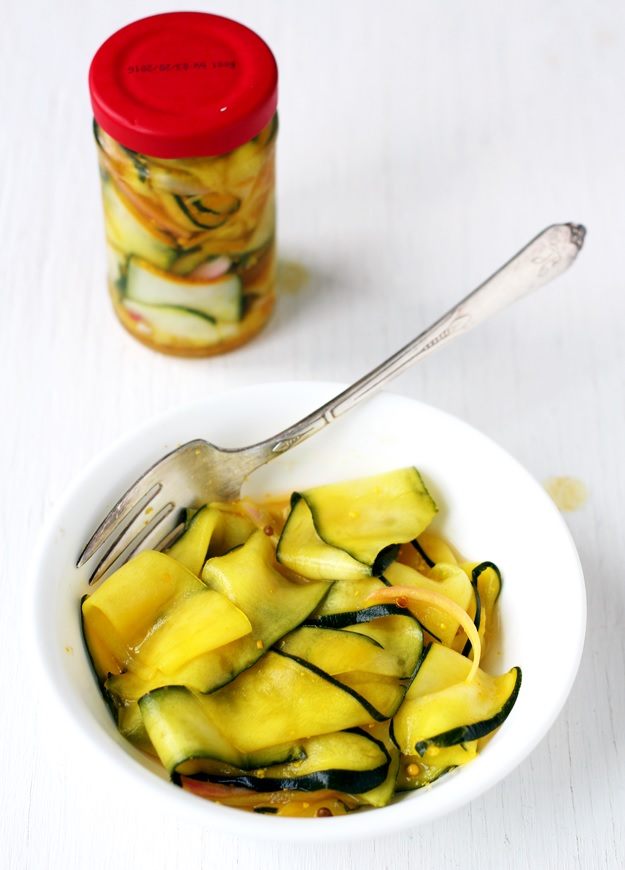 Zucchini Pickles - Schnell eingelegte Zucchini » Taste of Travel