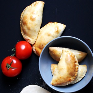 Empanadas de tomate y queso – Tomaten-Käse-Teigtaschen