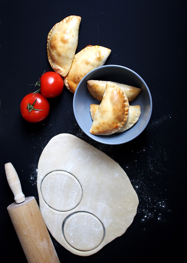 Empanadas de tomate y queso