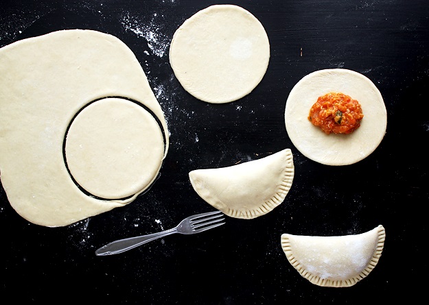 Empanadas mit Tomaten und Käse