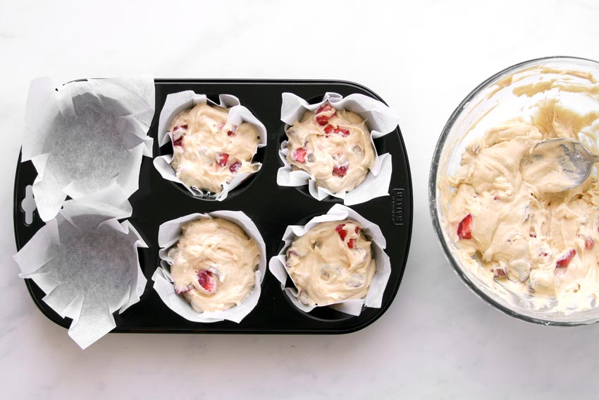 Halb befülltes Muffinblech