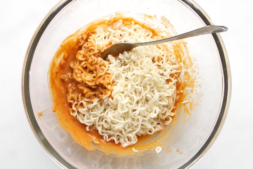 Mie-Nudeln in Erdnusssauce