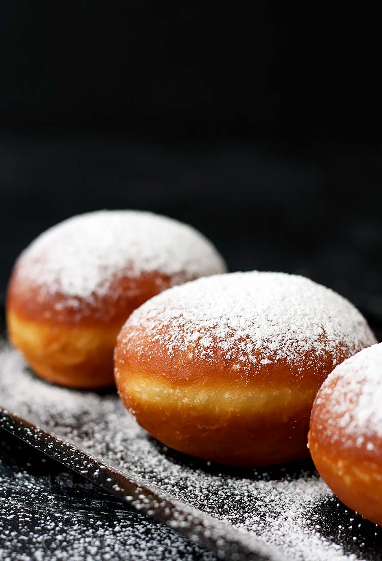 Faschingskrapfen Rezept mit Marillenmarmelade