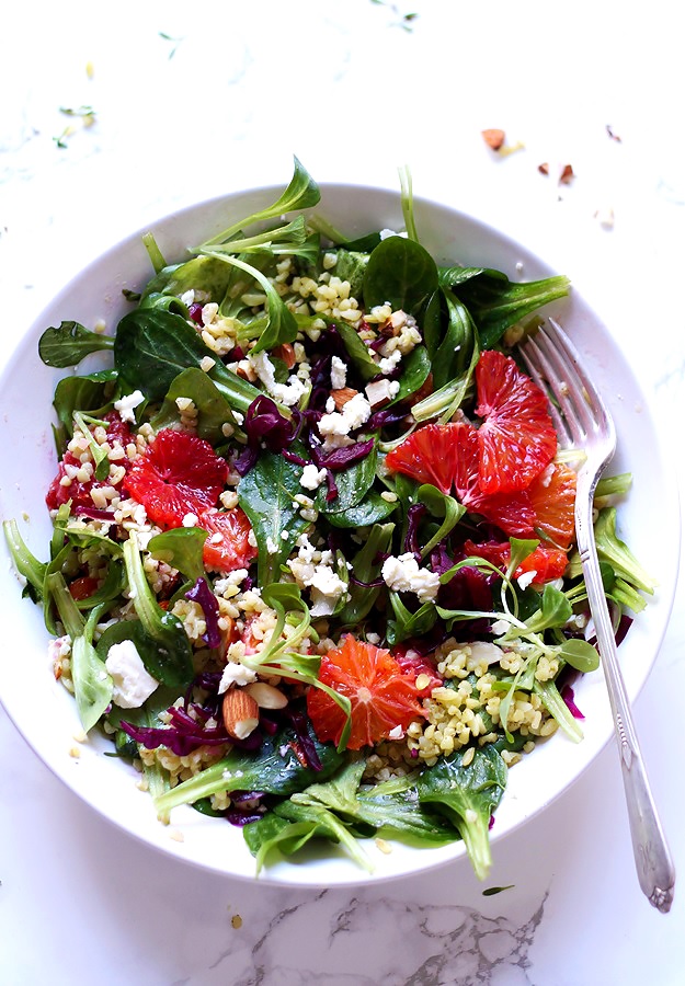 Feldsalat mit Bulgur Blutorangen und Nüssen Rezept | tasteoftravel.at