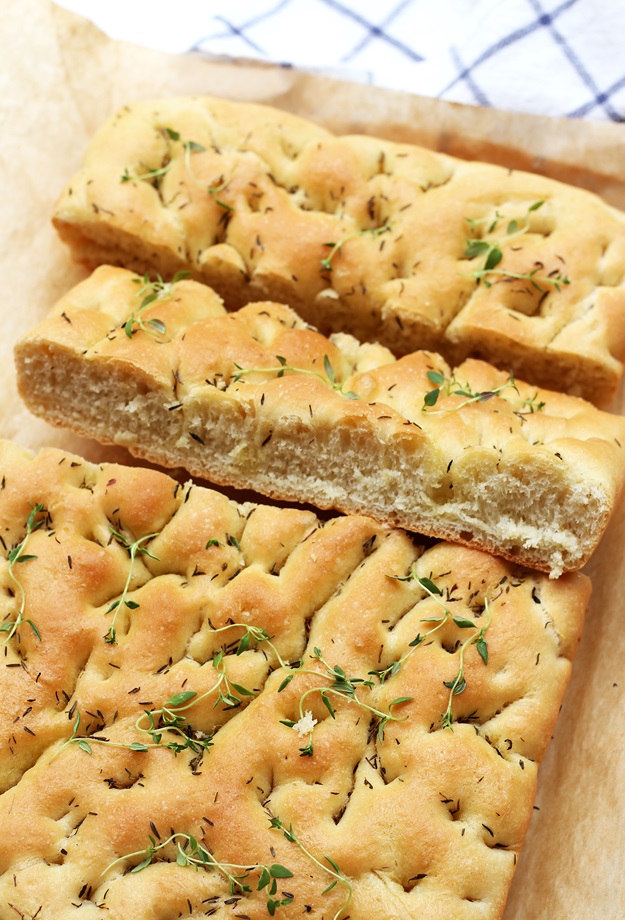 Luftige Focaccia mit Thymian » Taste of Travel