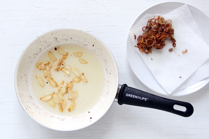 Frittierter Zwiebel und Knoblauch Ahi Poke