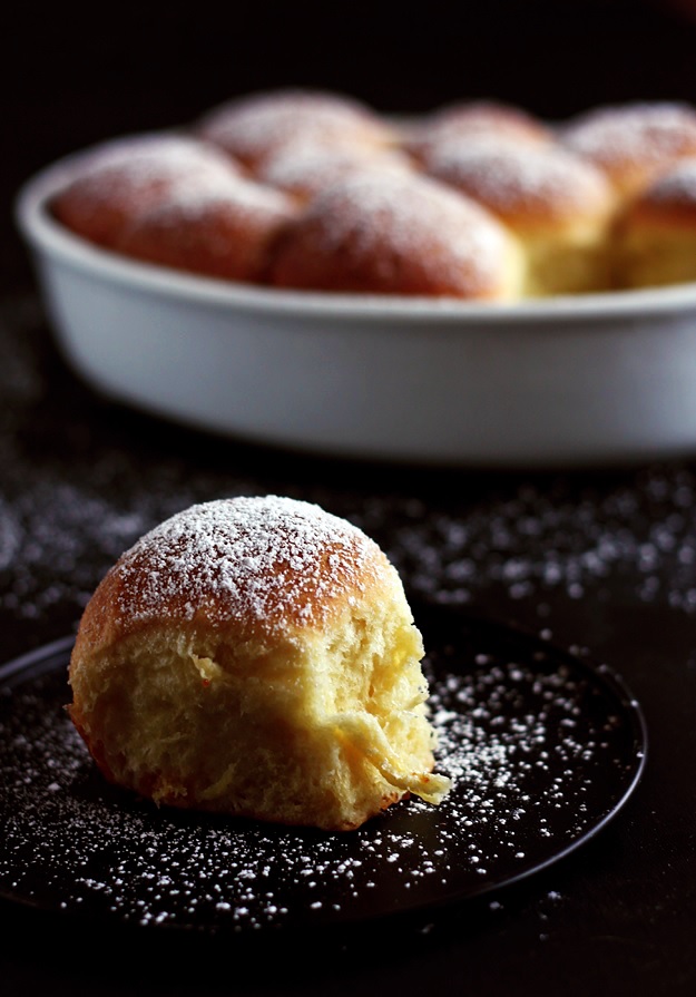 Buchteln mit Marillenmarmelade » Taste of Travel