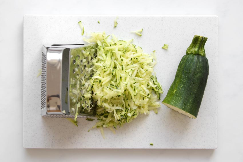 Zucchini reiben