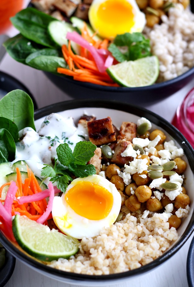 Grain Bowls mit Tofu und Spinat Rezept