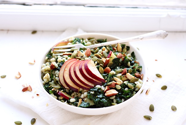 Grain Salad with Kale and Plums Rezept