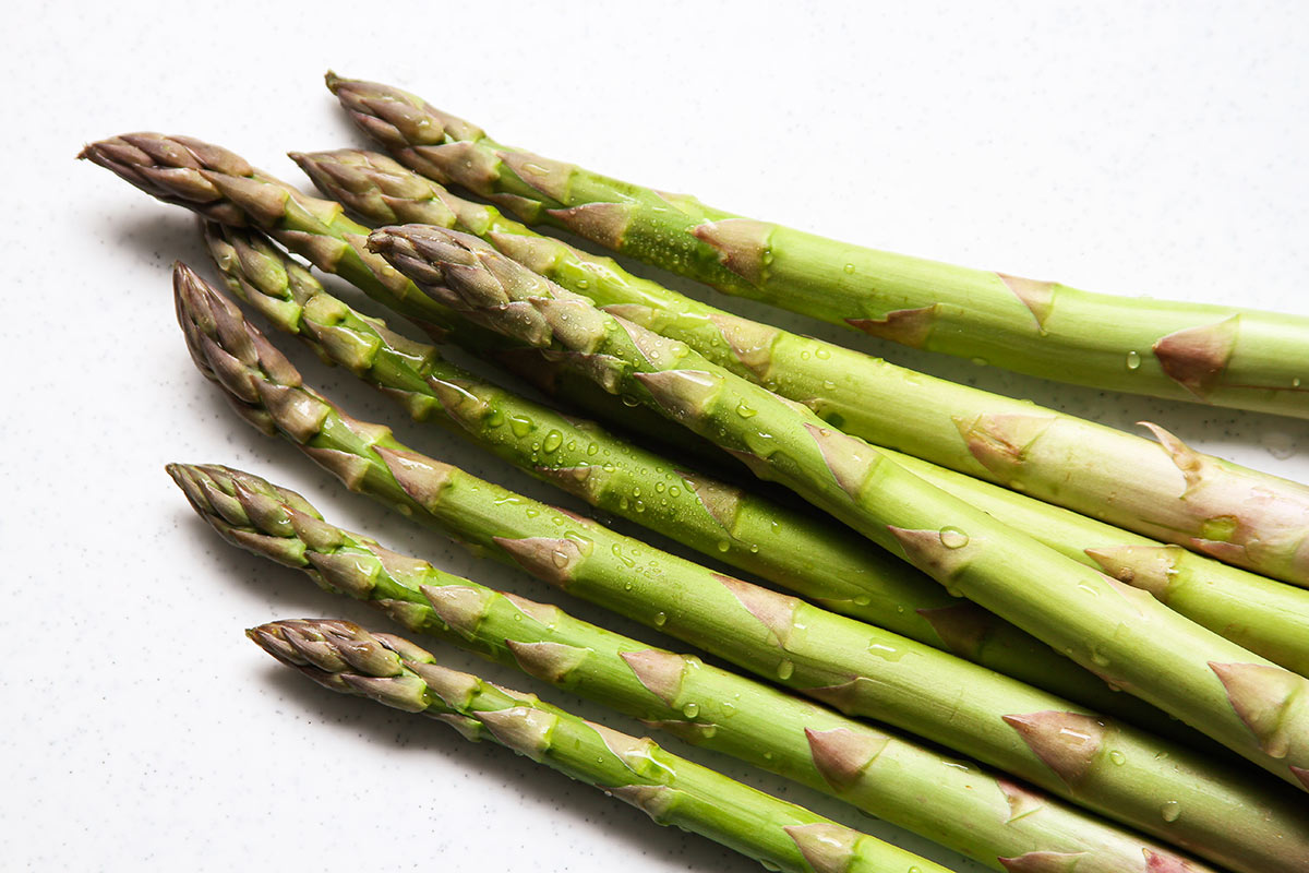 Grüner Spargel für Risotto