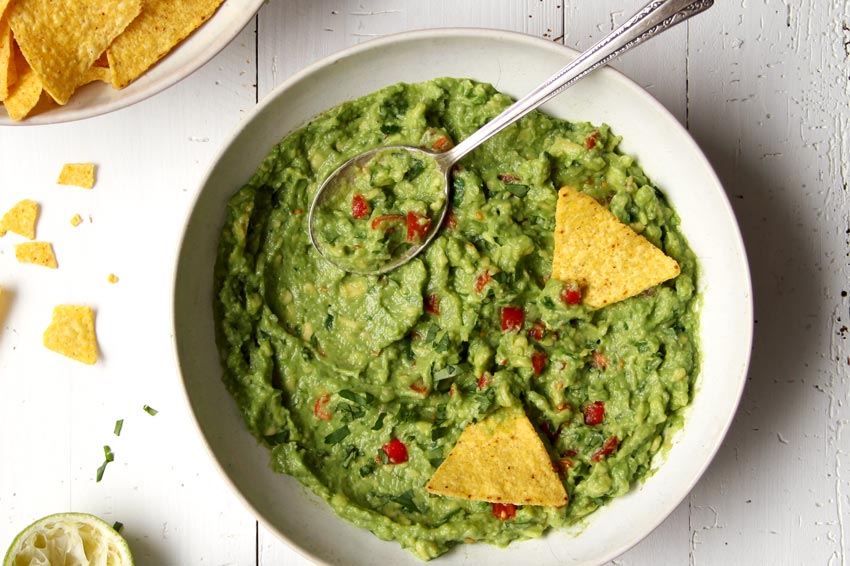 Guacamole mit Chips