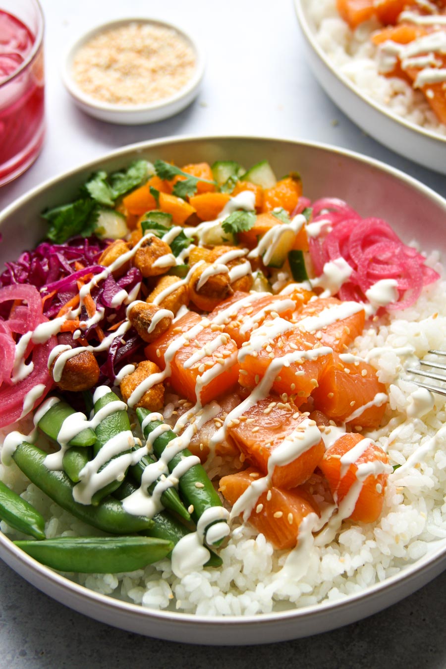 Heimische Poke Bowl geräucherter Fisch