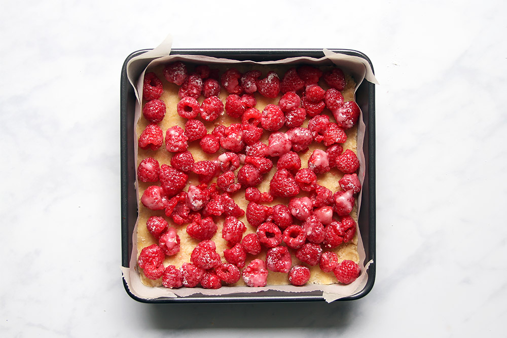 Himbeeren auf Teigboden