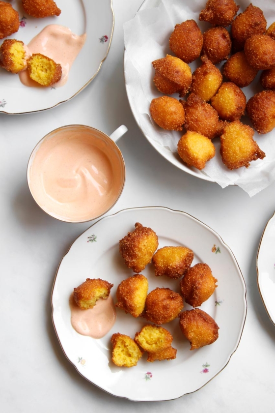 Hush Puppies – Knusprige Maisbällchen » Taste of Travel