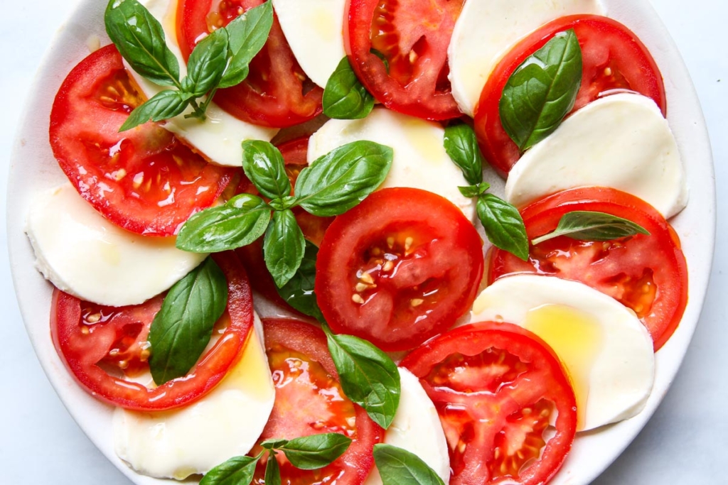 Insalata Caprese – Tomaten Mozzarella Salat » Taste of Travel