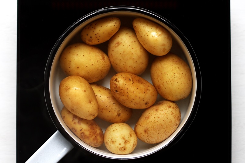 Kartoffeln kochen für Smashed Potatoes