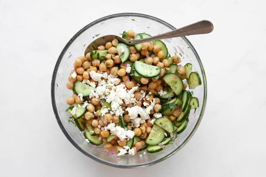 Salatzutaten in Schüssel