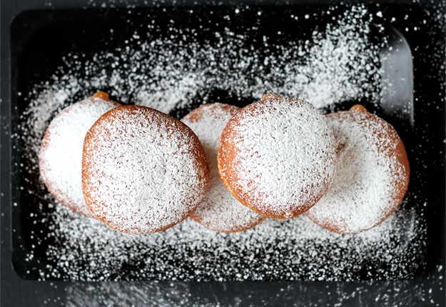 Krapfen mit Puderzucker