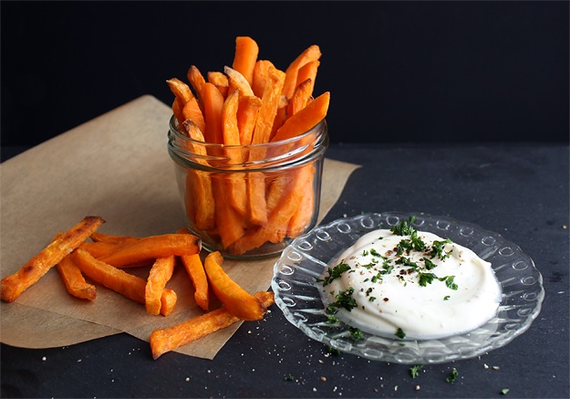 Süßkartoffel Pommes als Burger Beilage