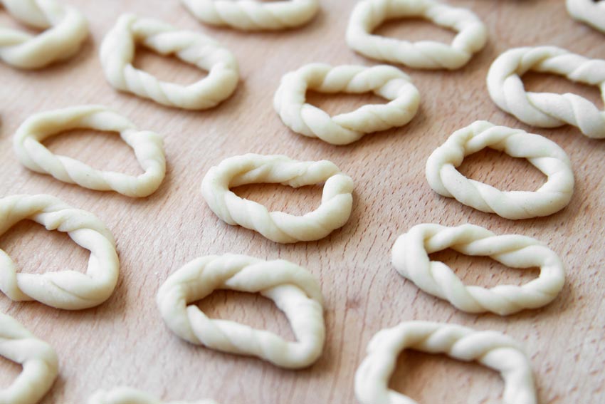 Loringhittas auf Holzbrett