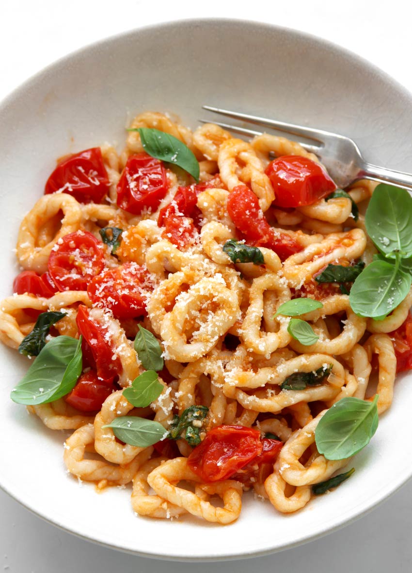 Lorighittas mit Tomatensauce