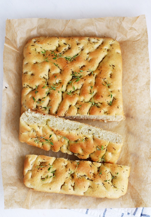 Luftige Focaccia mit Thymian » Taste of Travel