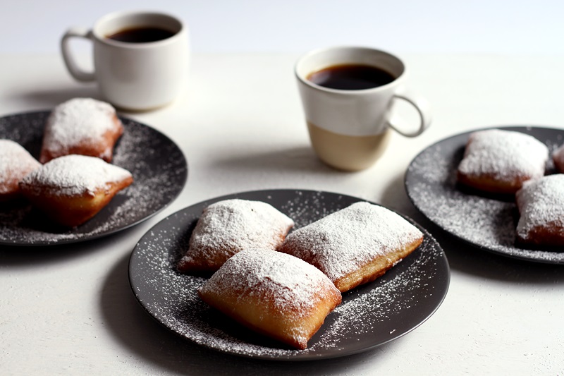 New Orleans Beignets mit Staubzucker