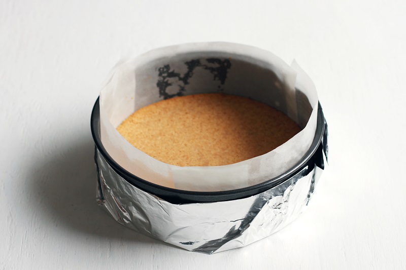 New York Cheescake Form in Alufolie einpacken für Wasserbad » Taste of ...