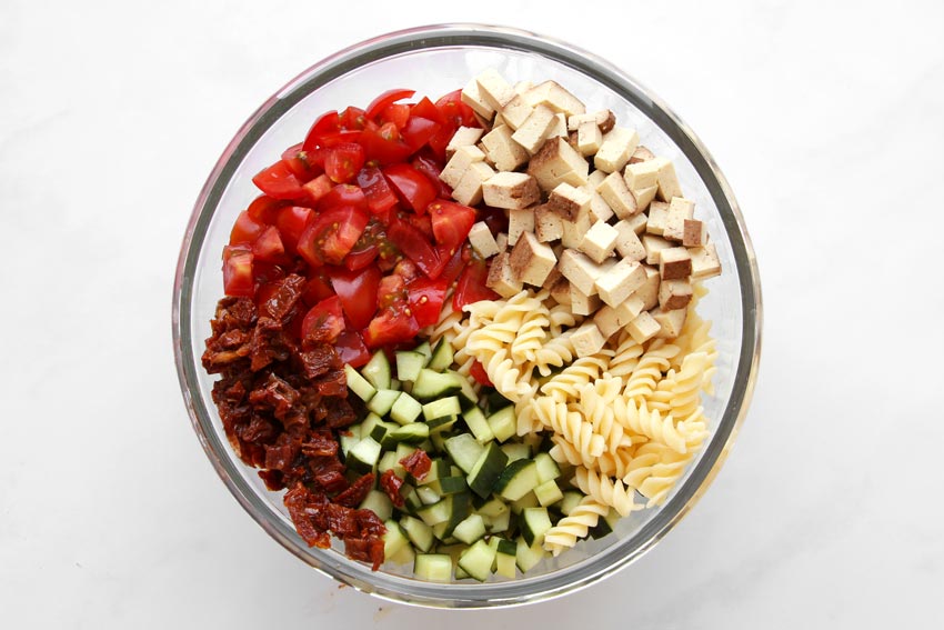 Zutaten Nudelsalat in Schüssel