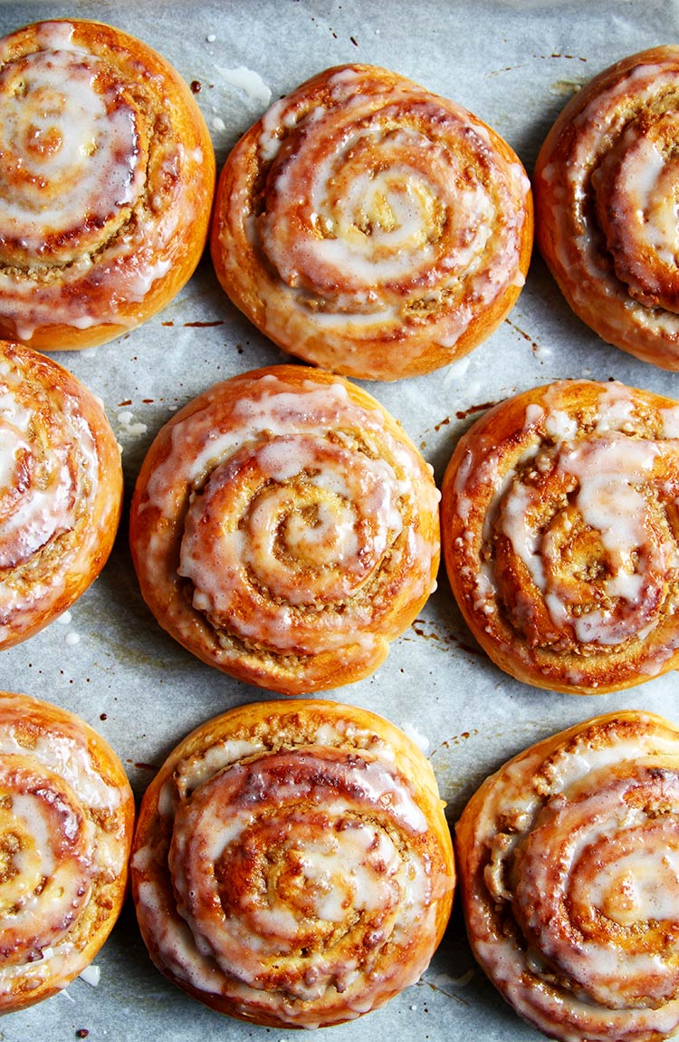 Nussschnecken mit Zuckerguss Rezept