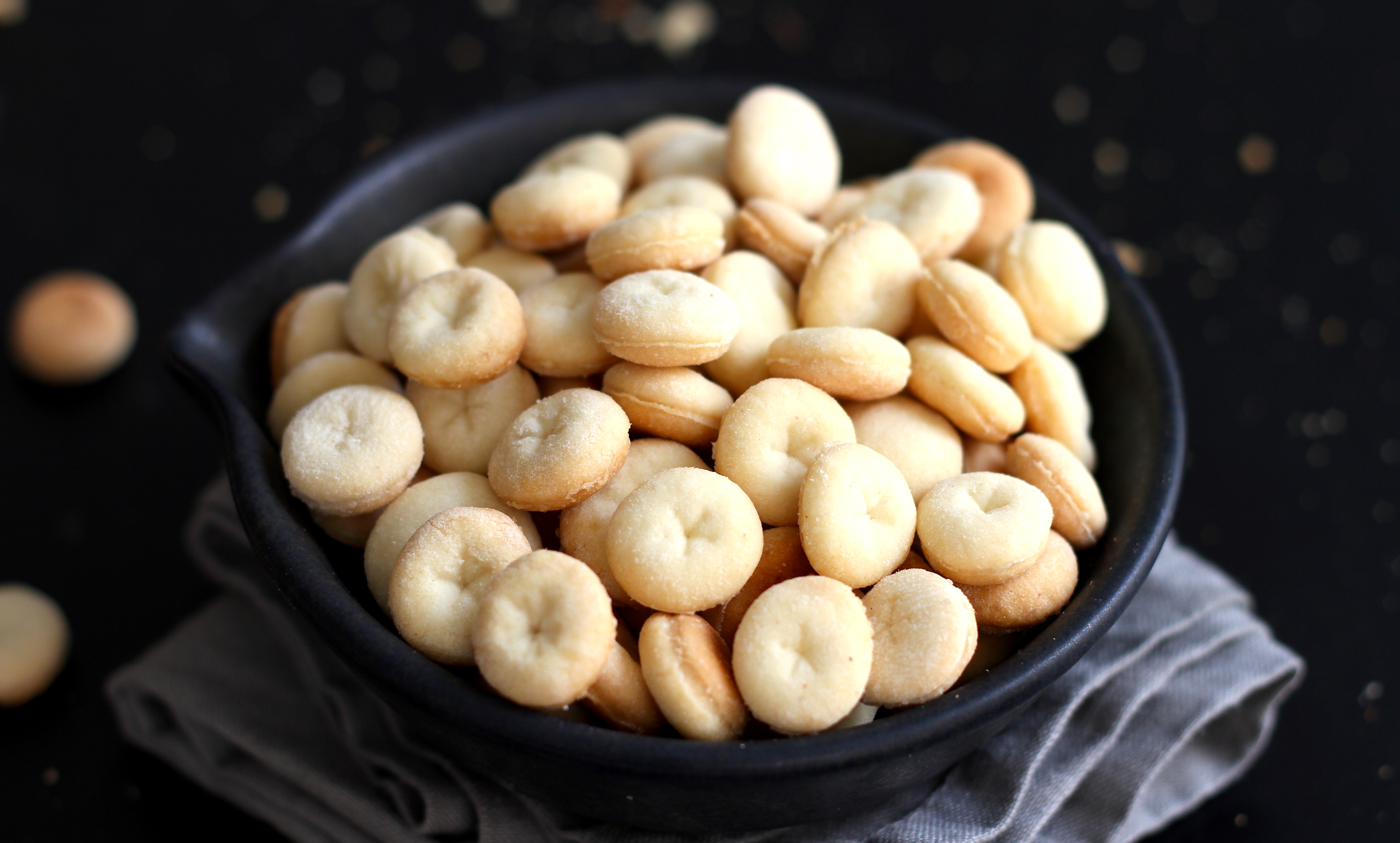 Gebackene Oyster Crackers in Schüssel