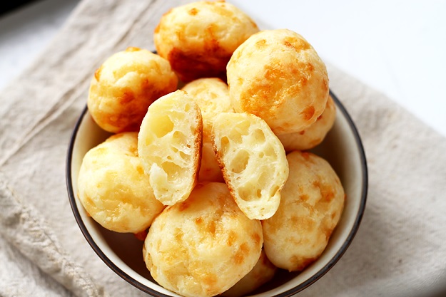 Pao de queijo Brasilianische Kaesebrötchen Rezept