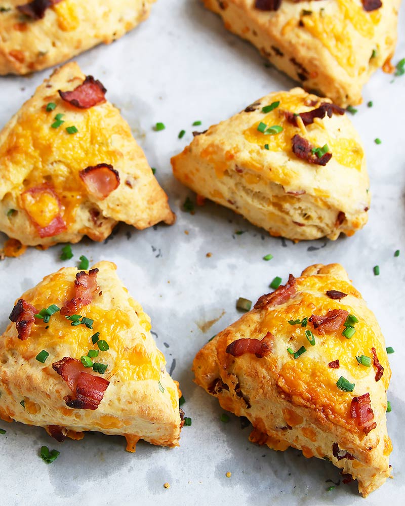 Pikane Scones mit Käse und Speck Rezept