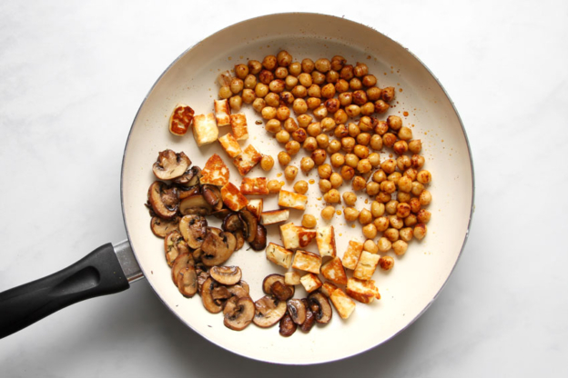 Cremige Polenta mit Champignons, Halloumi und Kichererbsen » Taste of ...