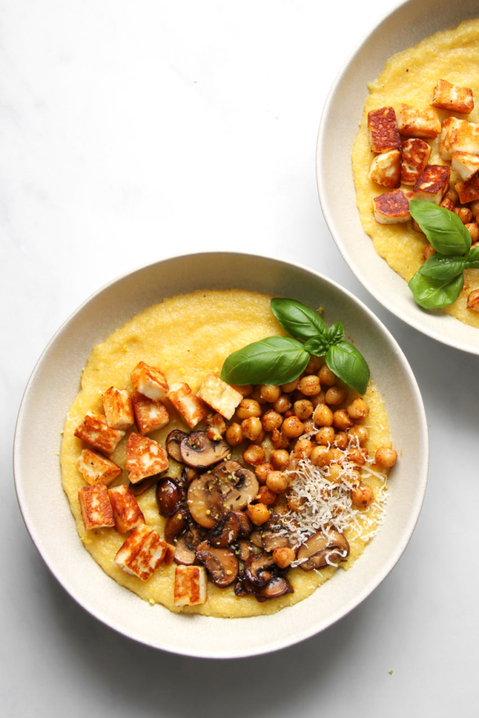 Cremige Polenta mit Champignons, Halloumi und Kichererbsen » Taste of ...