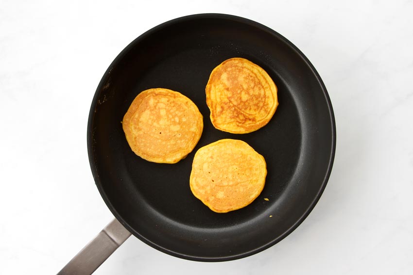 Kürbis Pancakes in Pfanne