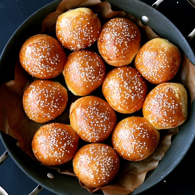 Rezept Brioche Burger Buns Sliders » Taste of Travel