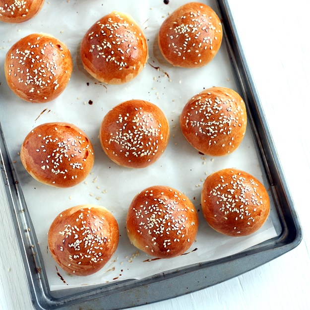 Rezept Brioche Slider Burger Buns » Taste of Travel
