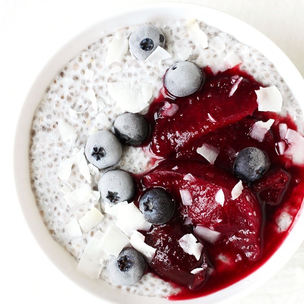 Chiapudding mit Zwetschkenröster